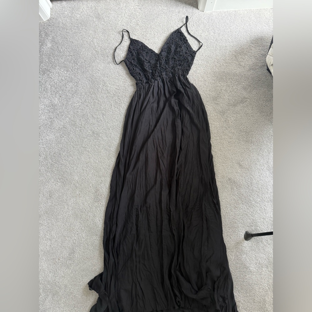 Elegant Black Lace Evening Gown